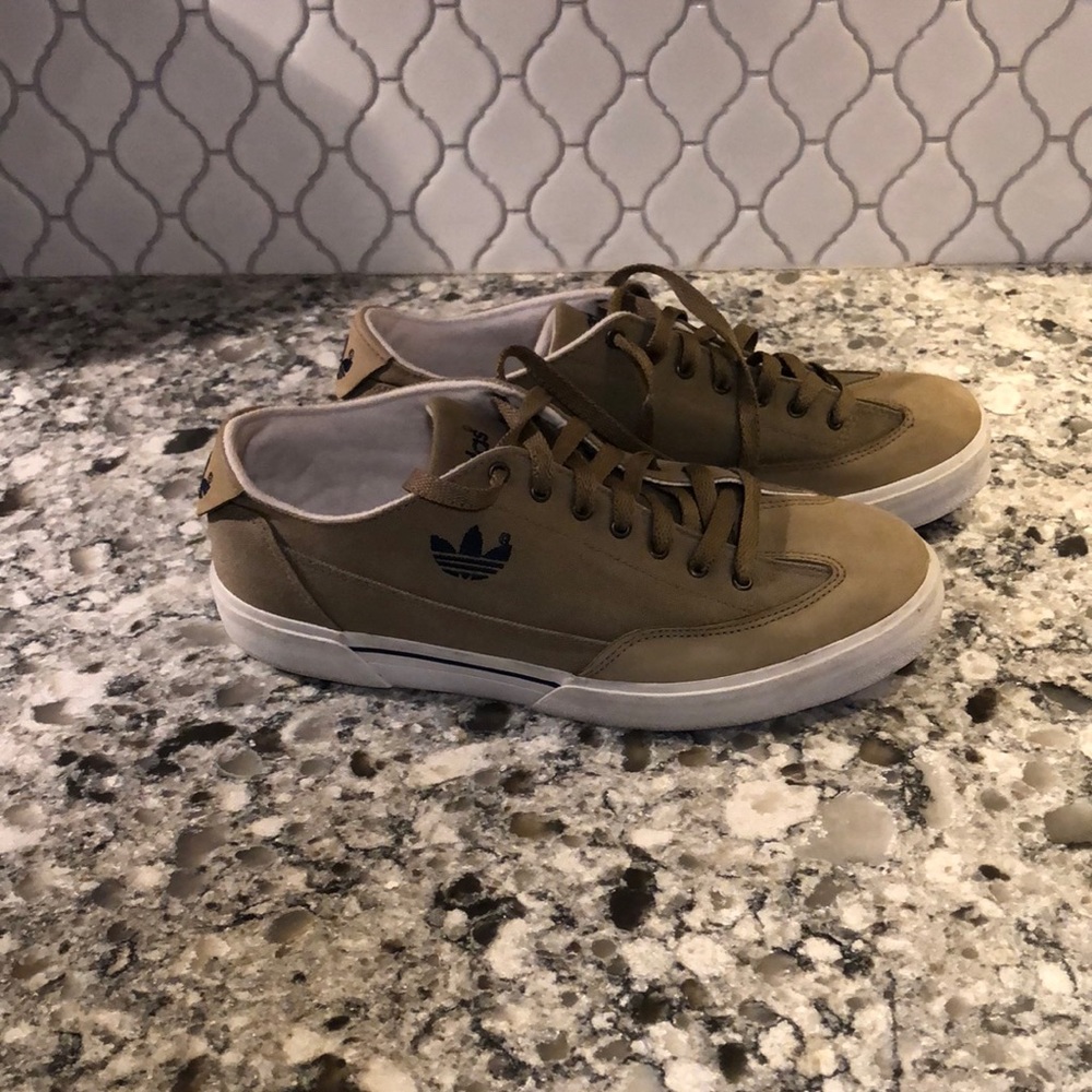 Adidas vintage Nizza trefoil Khaki colored sneakers